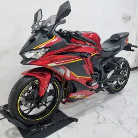KM 400 PERAK Kawasaki ZX25R ABS QS TFT 2025 bln 2 mulus seperti baru