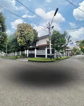RUMAH 2 LANTAI HARGA MENDEKATI NJOP POSISI HEOK DI PONDOK INDAH