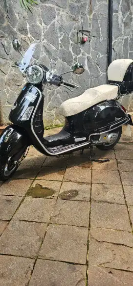 Dijual BU Vespa kesayangan GTS 250ie, very low KM asli, acc ori Italy