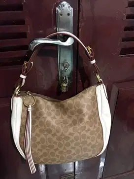 Dijual cepat Tas Coach Sutton Hobi Signature Authetic Preloved