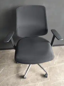 KURSI KERJA KANTOR