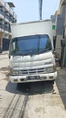 Di jual mobil cdd bekas Dyna box tahun 2005 sudah powerstering