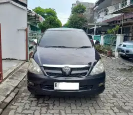 Innova V bensin AT (Matic)