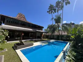 Disewakan Villa 6 Br dengan Kolam Renang Pribadi di Ubud