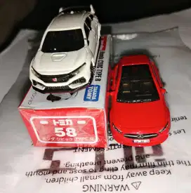 Figure diecast tomica honda civic + Hotwheels mercedes
