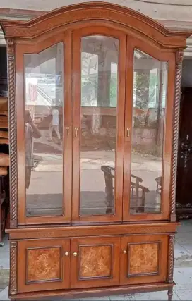 LEMARI DAN BUFET