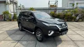 TOYOTA FORTUNER VRZ 2.4 AT 2016/2017 HITAM