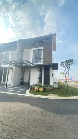 Di bawah 1 M, Rumah Summarecon View Danau Crown Gading Bekasi