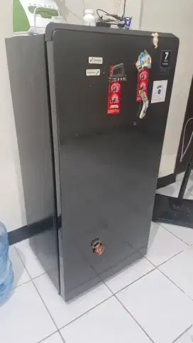 Kulkas Aqua 1 pintu