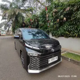 Toyota Voxy 2024 Pemakaian Pribadi KM Rendah
