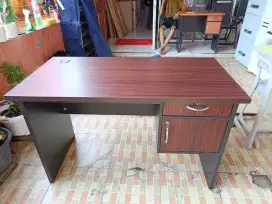 Meja Kerja 1/2 Biro
