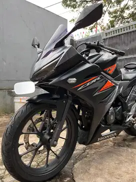 Dijual CBR 150R Hitam Doff spesial siap pakai gasss
