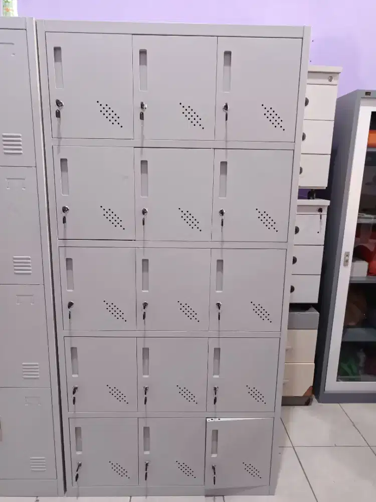 Locker 12 Dan 15 Pintu Plat Besi