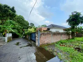 Rumah Asri Luas 701 m² Dekat JCM, Sinduadi Mlati – Lokasi Strategis!