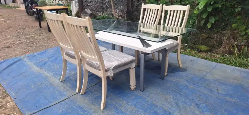 Meja Makan Cellini Asli Set Kursi Ashley  Kayu Solid