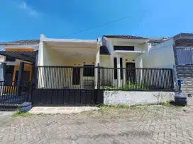 Rumah Sewa Perum Tasikmadu Dekat Indomart