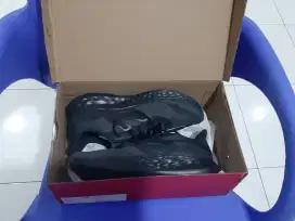 Sepatu New Balance 411v3 Black Size 43 Running Black ORIGINAL BARU