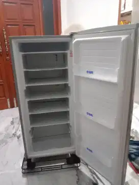 FREEZER SHARP 6 RAK