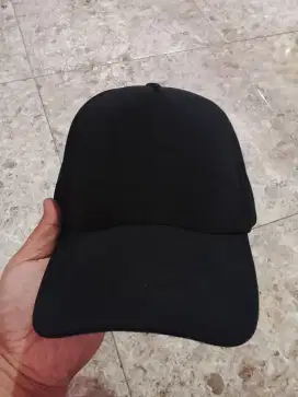 Topi Emboss Build Up Polos Hitam