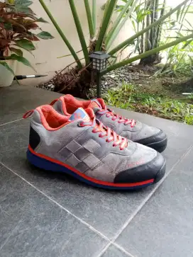 SEPATU GUNUNG NEPA ISENBERG