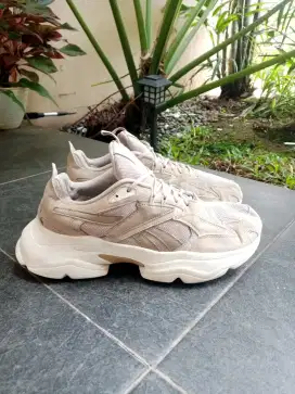 SEPATU RUNNING CASUAL REEBOK