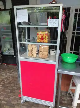 etalase makanan + tempat cuci piring