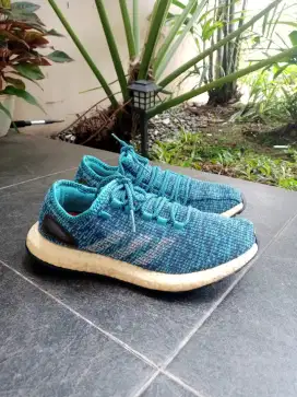 SEPATU RUNNING ADIDAS PURE BOOST