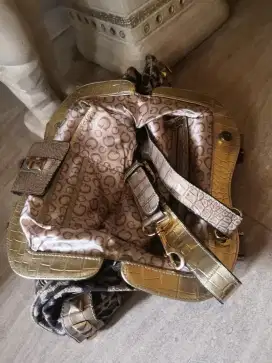 Tas slempang untuk hari2
