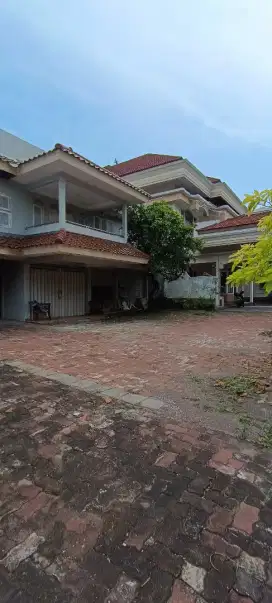 Dijual/disewakan bangunan 2 lantai komersial