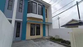 RUMAH BARU 2 LANTAI 3 KT 15 MENIT KE RAYA MERR FREE DP FREE BIAYA2
