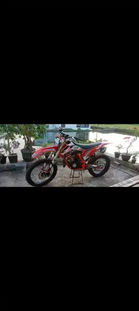 Jl Trail mesin ninja pengapian YZ, Kaki2 Full YZ