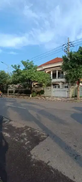 Dijual/disewa rumah komersial 2 lantai