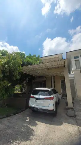 Dijual rmh siap pakai Jln boulevard the mansion