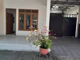 Disewakan Rumah Besar Tengah Kota Sidoarjo Nol Jalan