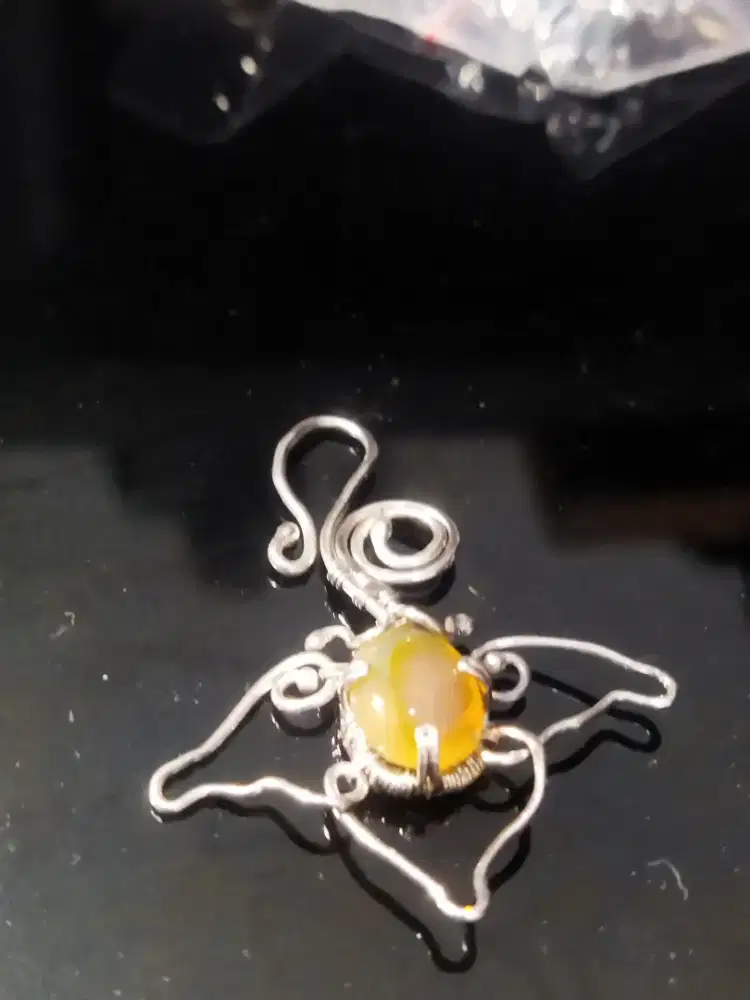 Liontin perak handmade dengan batu fire opal