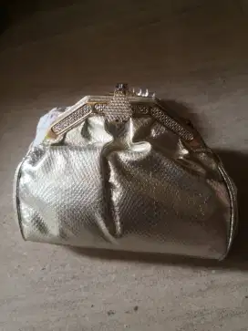 Dompet bisa di bawa seperti tas