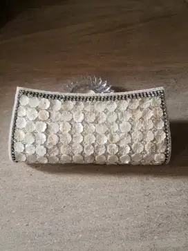 Dompet ber motif