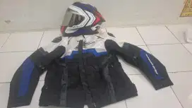 Helm dan jaket baru 2 bulan