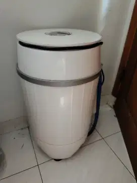 Mesin cuci bekas  portable  merk Mito.
