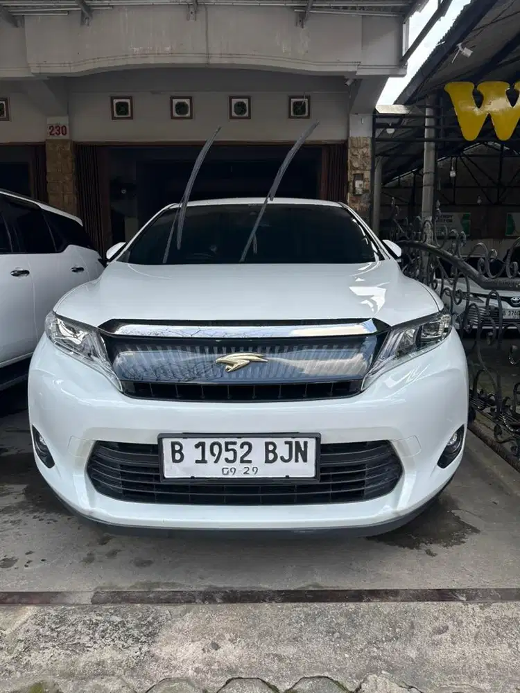 Toyota Harrier 2.0 RHD A/T 2015