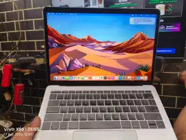 Macbook Pro 2017 8/256Gb Normal Siap Pakai