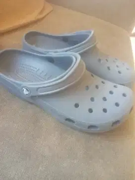 Crocs pria biru original