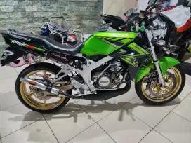 Dijual kawasaki ninja 150 R,pakaian pribadi,mulus terawat,mesin jos