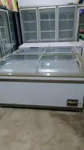 Frezer sleding kaca atau display