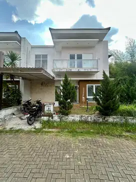 Dijual Rumah posisi Hook dalam Town house di Cirendeu Tangsel