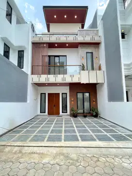 Rumah Mewah Baru Dalam Townhouse Akses 2Mobil Dijagakrsa Jaksel
