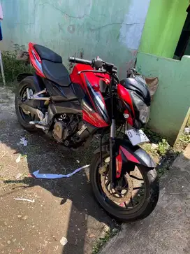 Kawasaki pulsar ns200 red-black