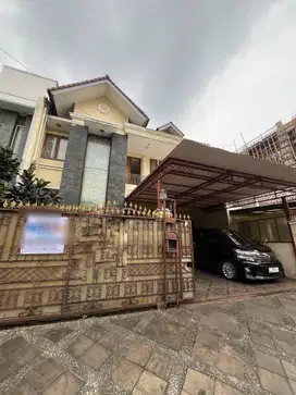 DISEWAKAN RUMAH TINGGAL Jl Gedung Hijau Pondok indah Jakarta Selatan