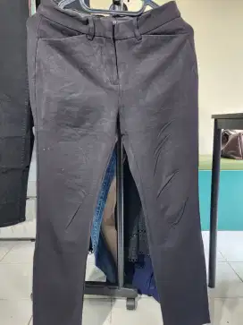 Celana bahan hitam merk The Executive Size M