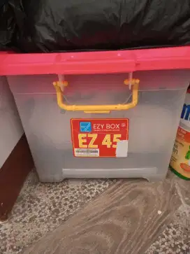 Dijual cepat container box n galon Aqua
